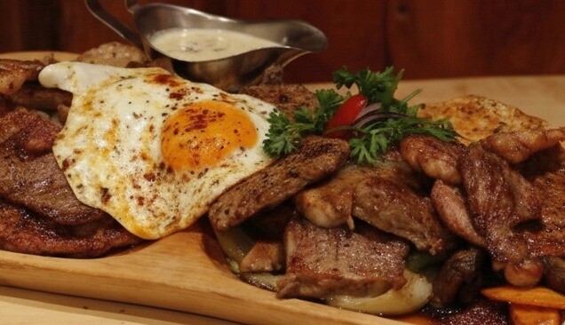 Fanyüvő Étterem grilltál, roston sült húsokkal és grillezett zöldségekkel, 2 személyre